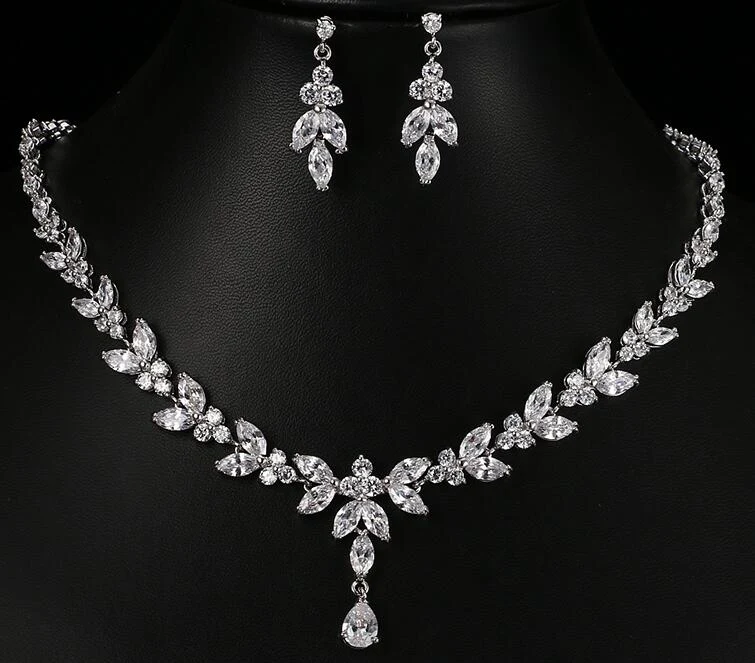 Bridal Sparkle Necklace & Earrings · Silver Tone